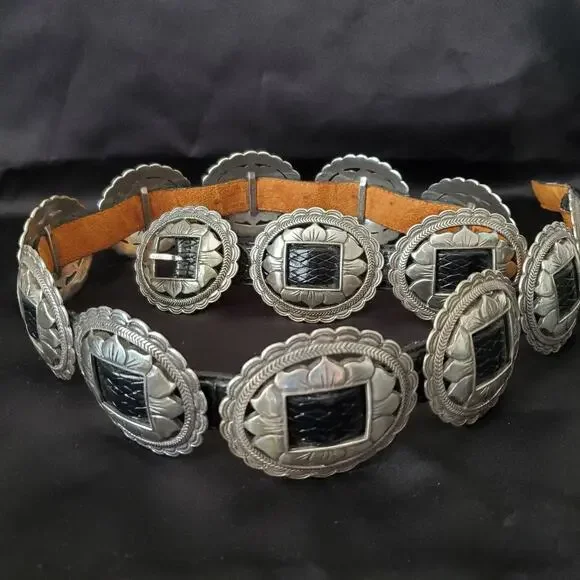 Vintage BRIGHTON 1993 Women's Black Leather Belt Silver Concho Sunflower 37" - Picture 2 of 9